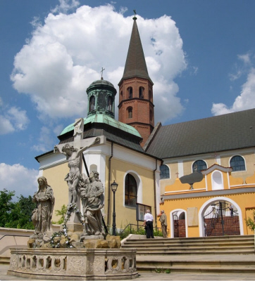 Grafika:Grodowiec_kosciol03.jpg