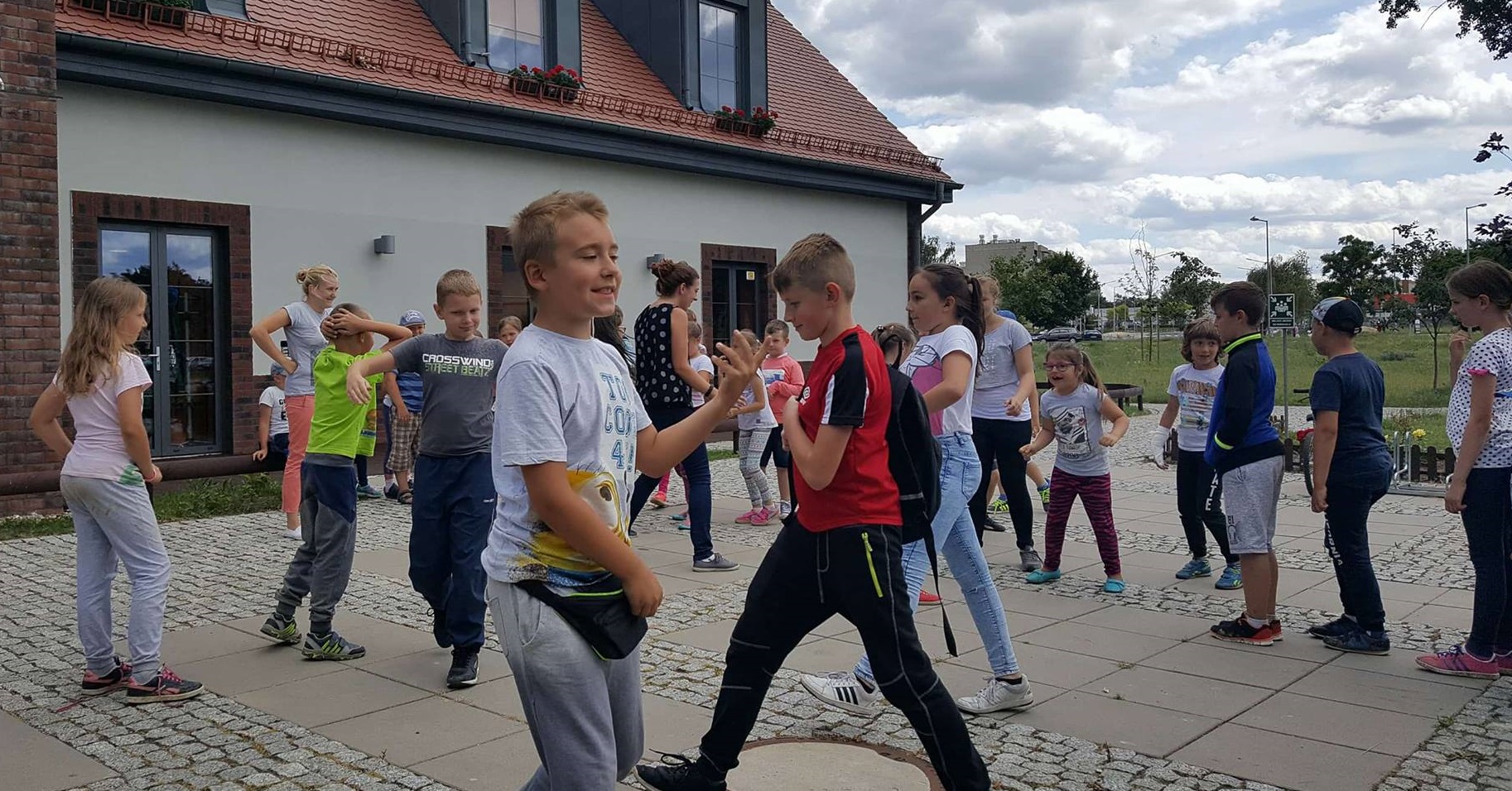 Ilustracja wprowadzenia: Kreatywne wakacje w mieście.