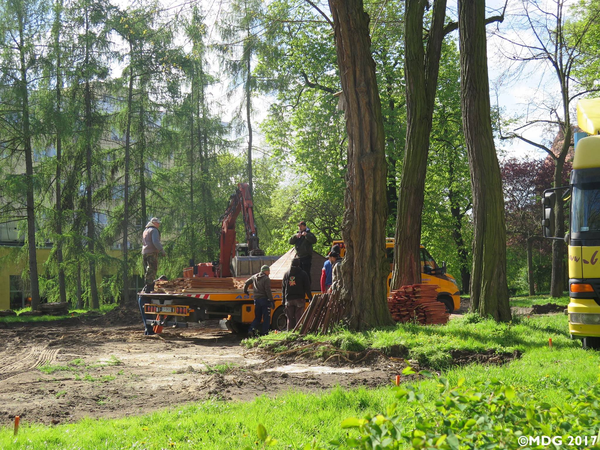 Plac zabaw w Parku Slowiańskim. - zdjęcie 1