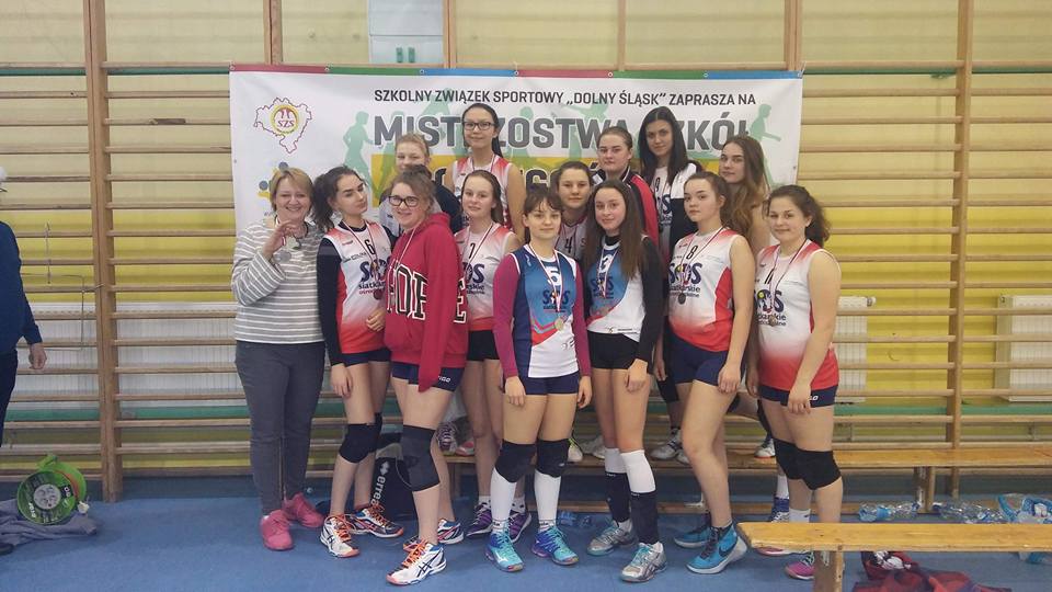 Podium siatkarek. - zdjęcie 3