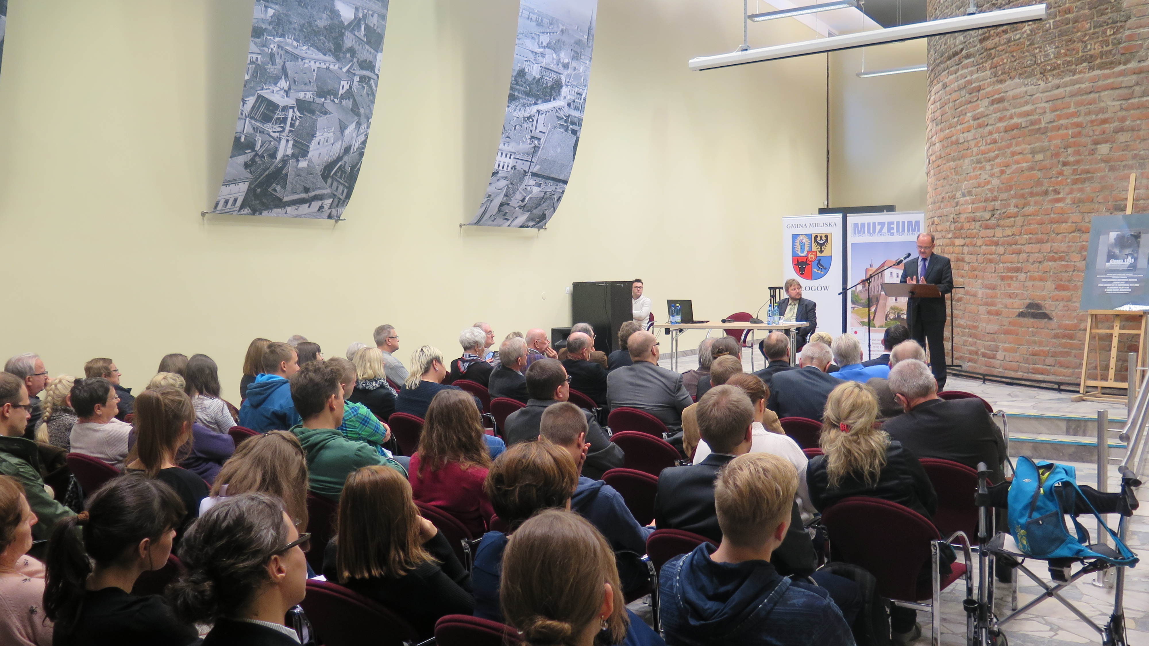 Ilustracja wprowadzenia: Konferencja naukowa „Glogau 1945”.