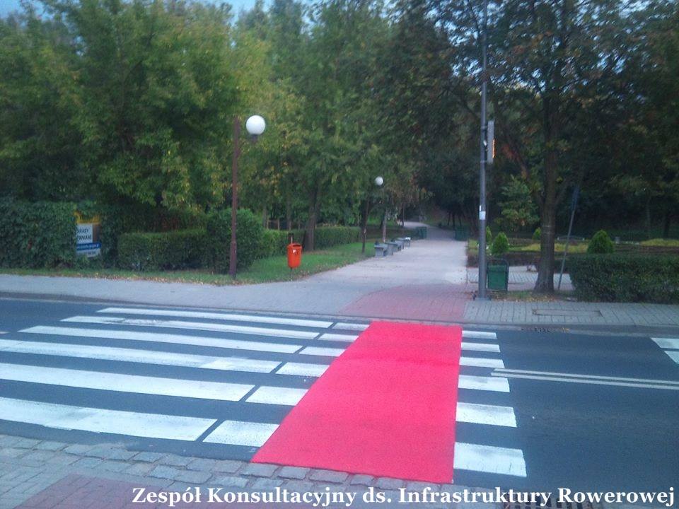 malowanie przejazd&oacute;w dla rower&oacute;w na kolor czerwony