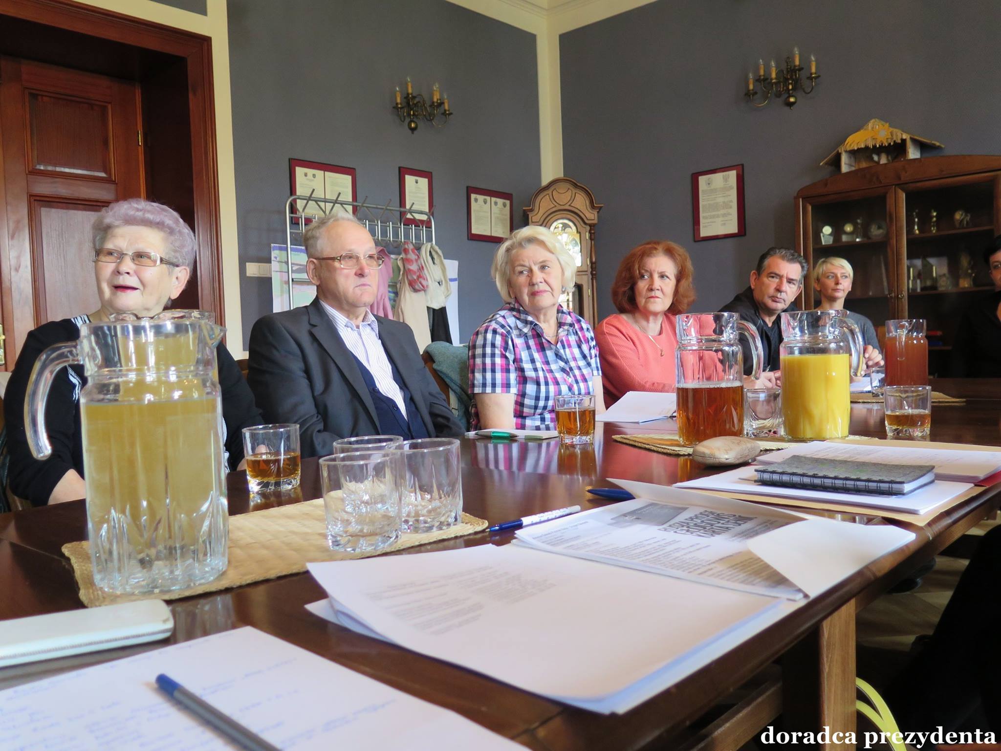 Ilustracja wprowadzenia: Pierwsze spotkanie Rady Seniorów.