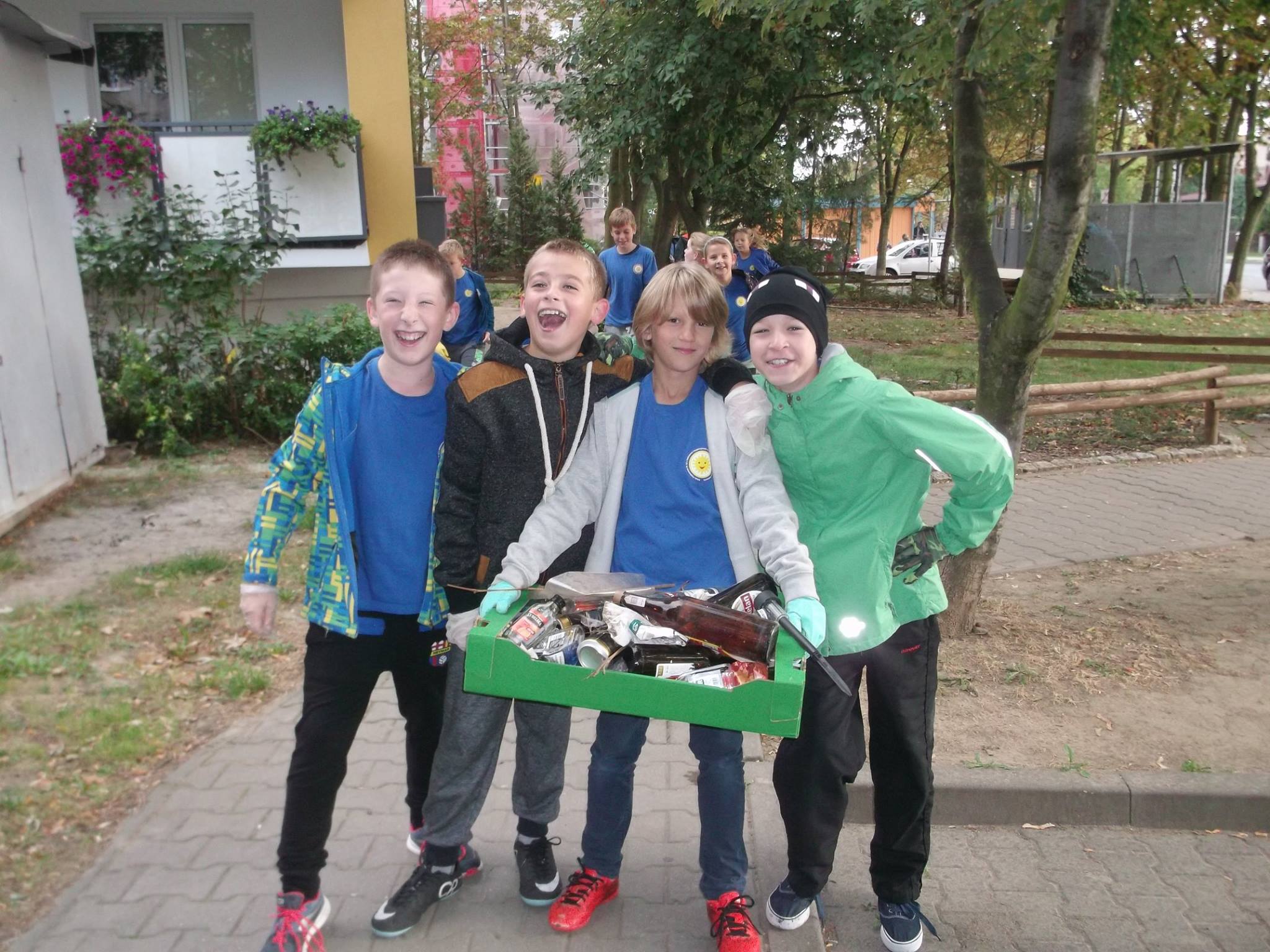 Kolejni "Czyściciele świata" sprzatają Głog&oacute;w. - zdjęcie 3