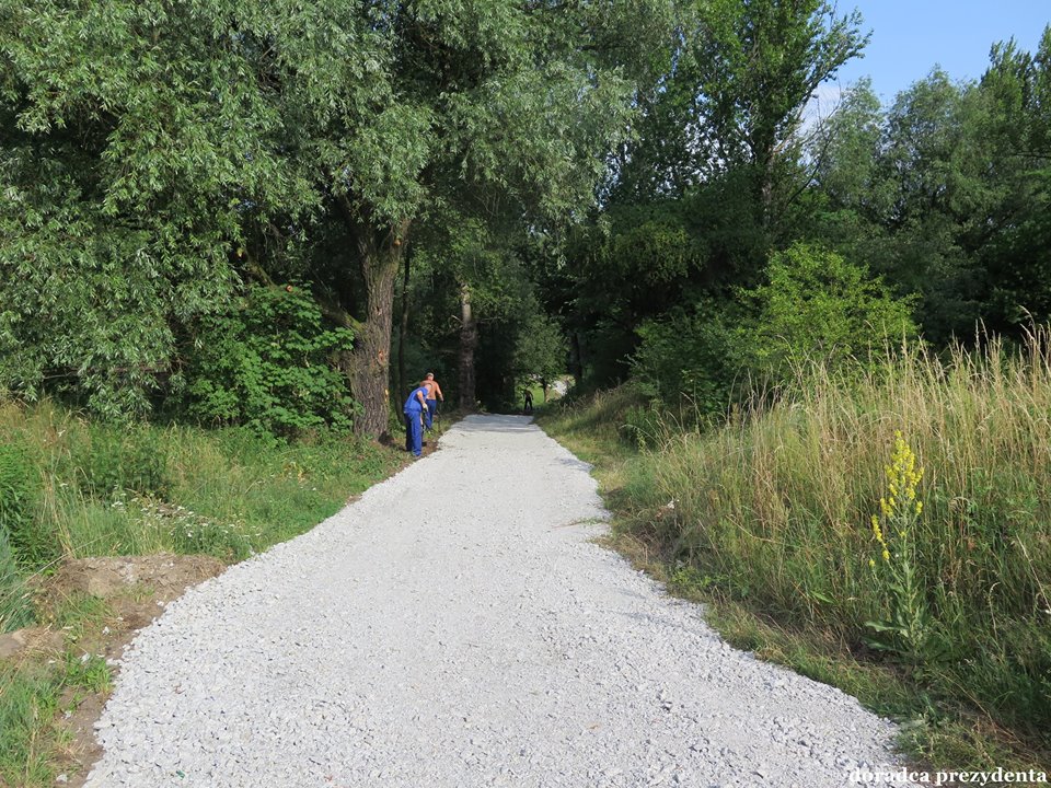 Budowa ścieżki dla pieszych i rowerzyst&oacute;w - zdjęcie 3