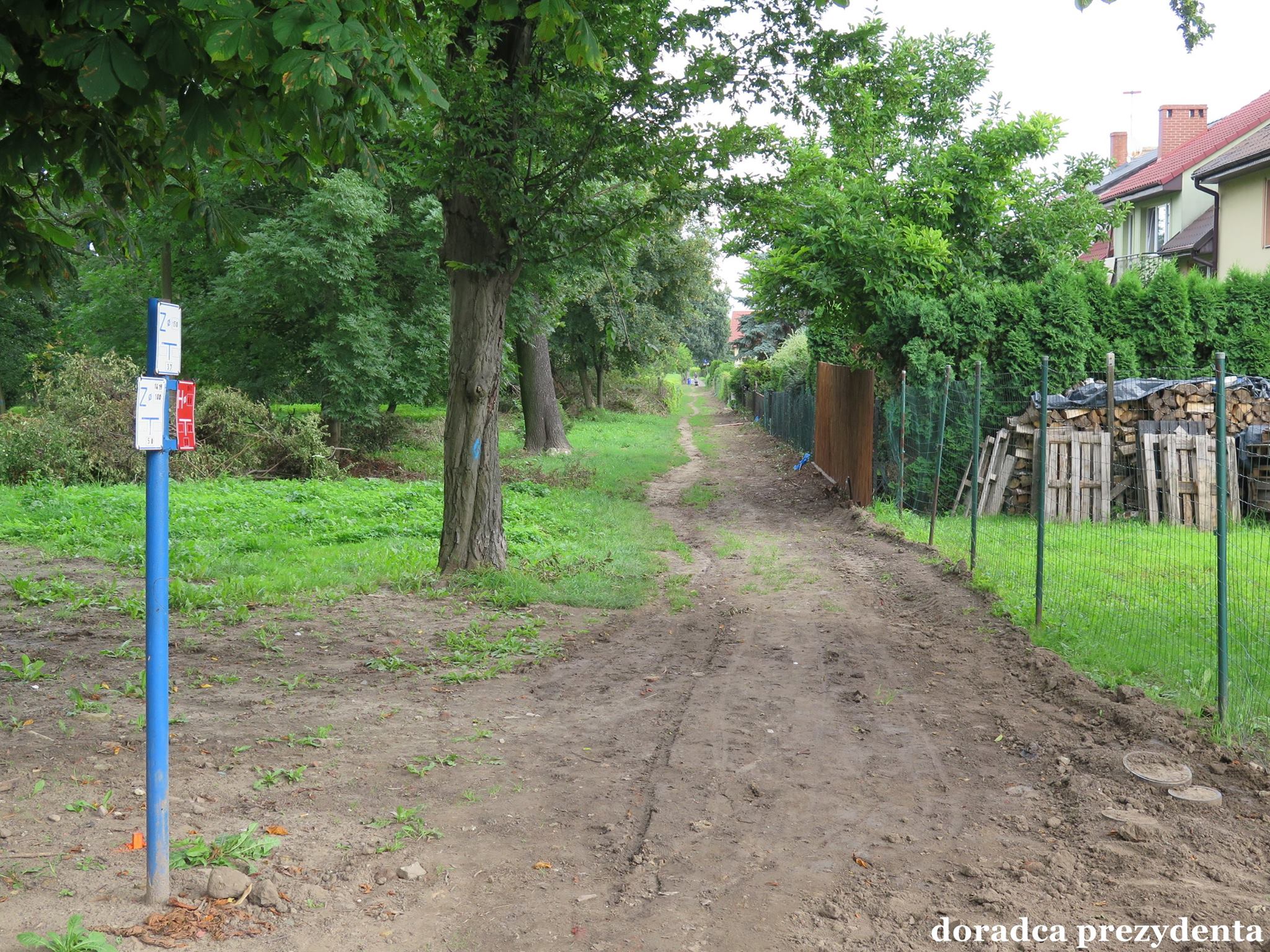 Remont chodnika i budowa ścieżki rowerowej. - zdjęcie 1