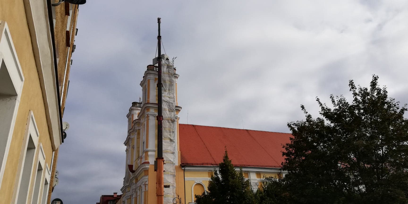 Pierwszy etap zakładania hełmu na wieżę "Bożego Ciała" - zdjęcie 2