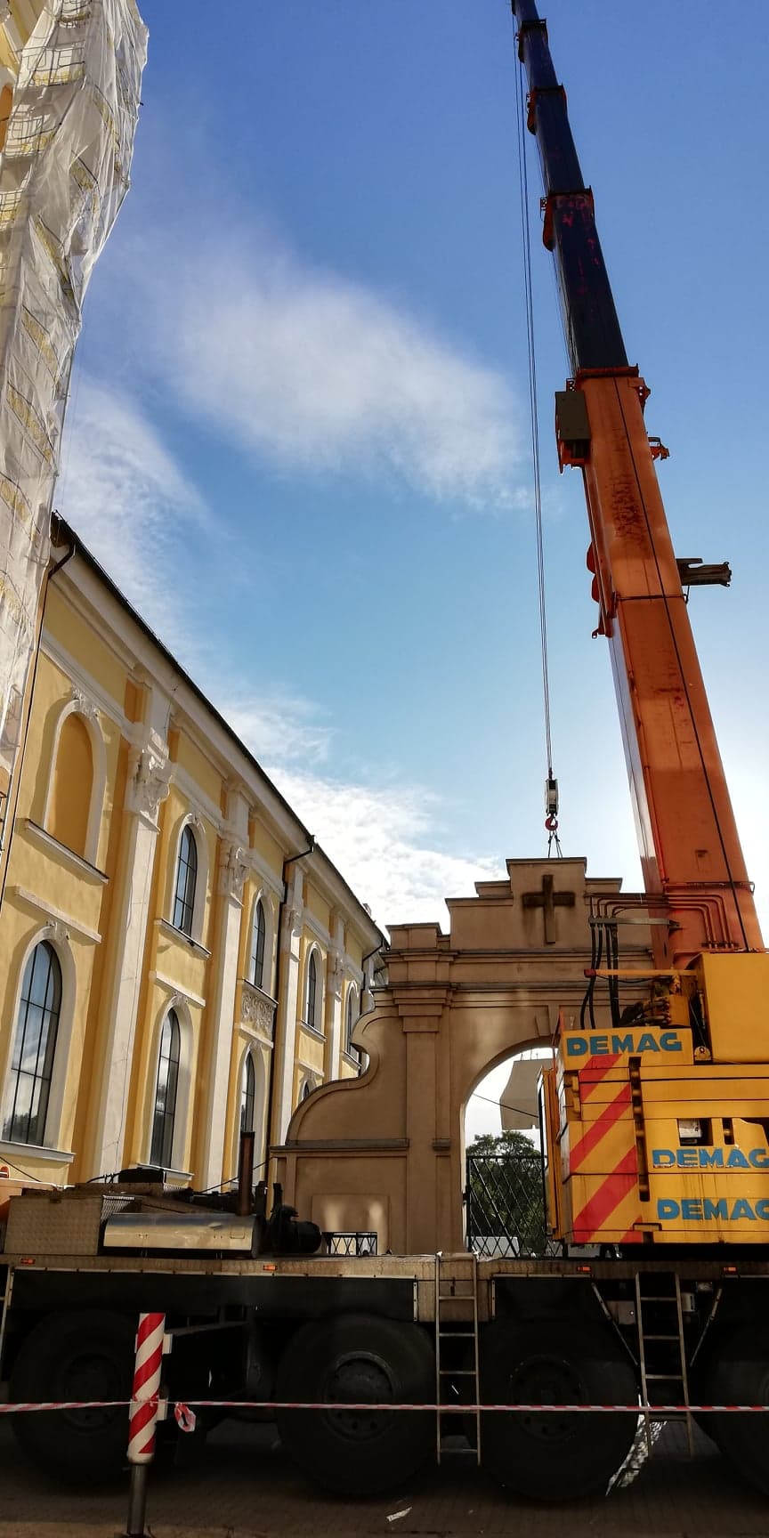 Pierwszy etap zakładania hełmu na wieżę "Bożego Ciała" - zdjęcie 3