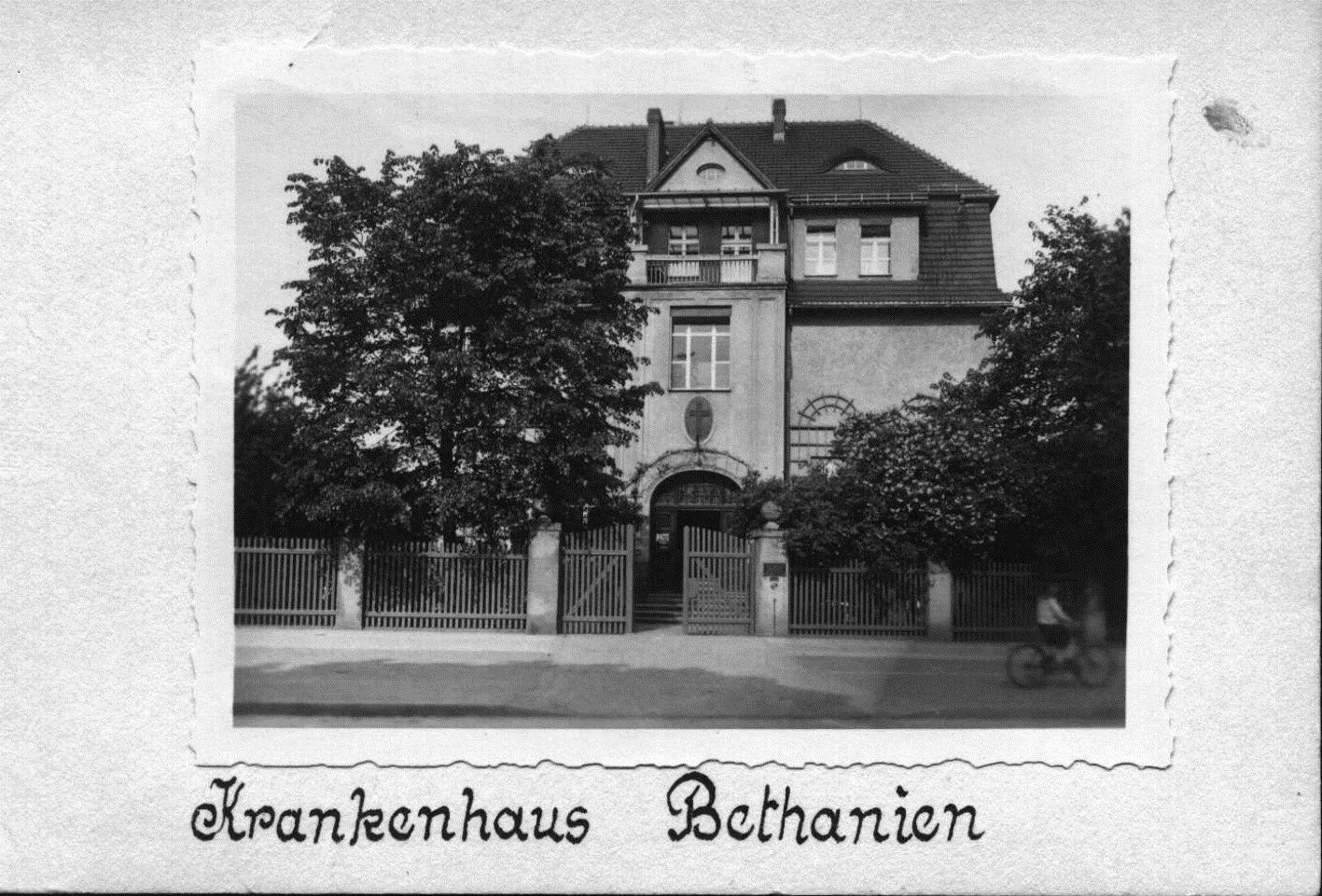 Szpital, &bdquo;Dom Partii&rdquo;, Bank... - zdjęcie 1