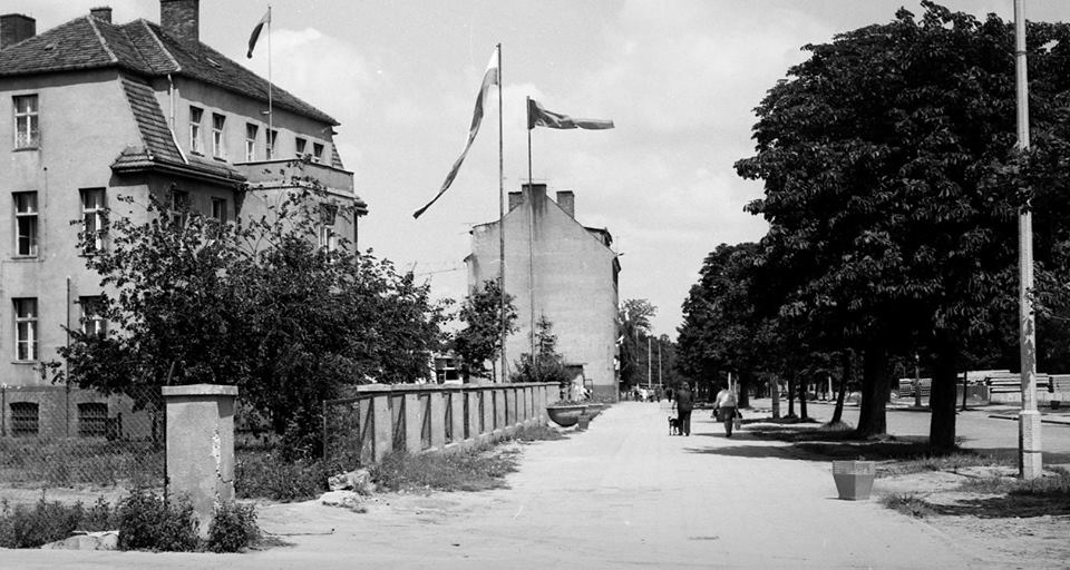 Szpital, &bdquo;Dom Partii&rdquo;, Bank... - zdjęcie 3