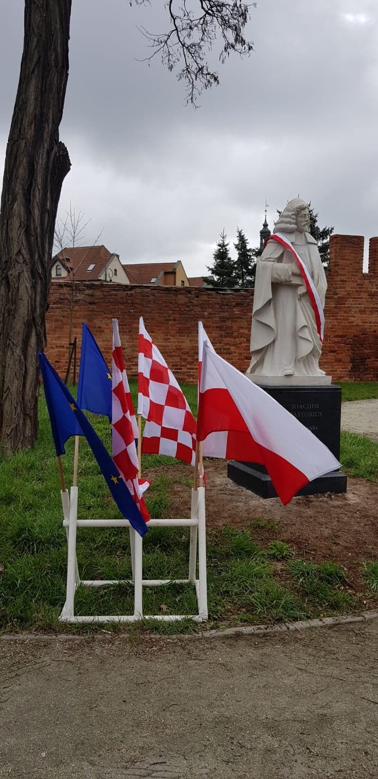 Pomnik odsłonięty - zdjęcie 2