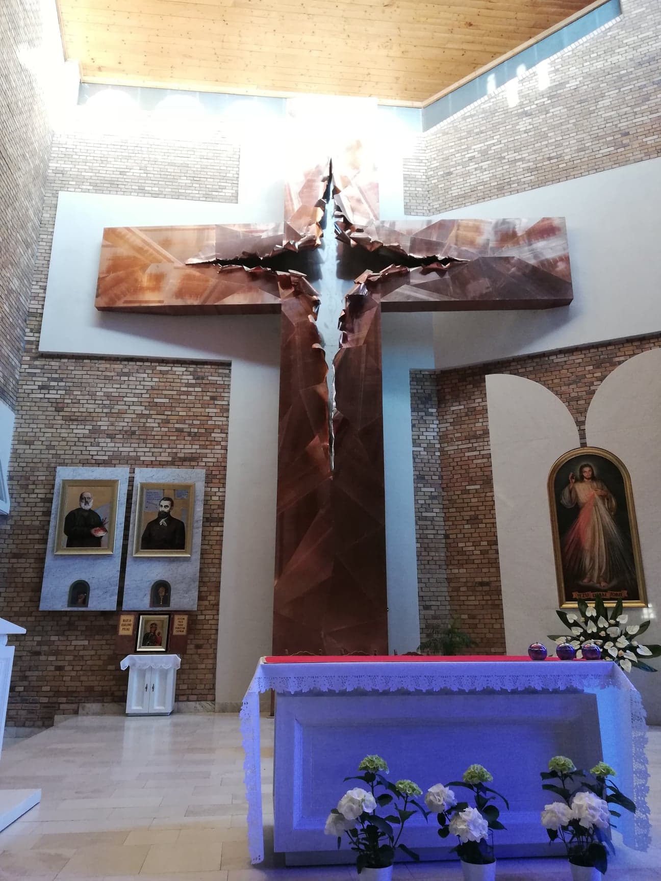 Kościół NMP Królowej Polski w Głogowie - zdjęcie 4
