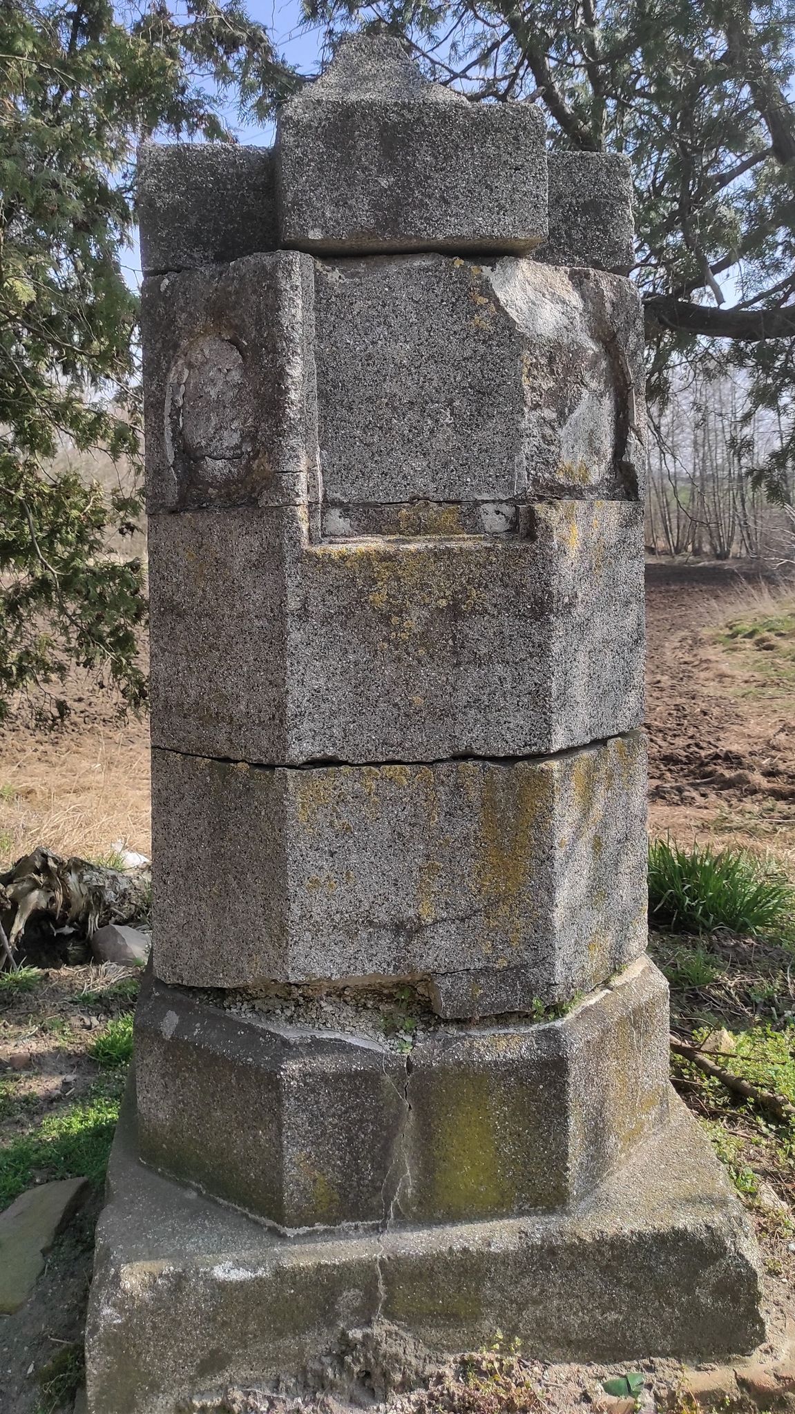 Pozostałości po pomniku ofiar I wojny światowej (Kriegdenkmal)