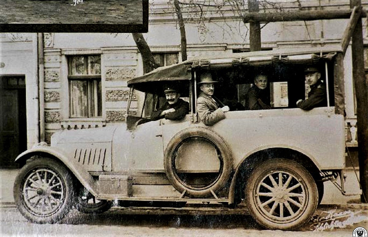 "Autobus" kursujący na trasie Szlichtyngowa - Wschowa