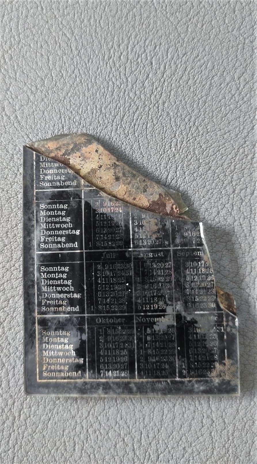 Kieszonkowy kalendarzyk na szkle