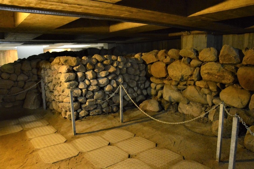 Fundamenty kościoła grodowego pod głogowską Kolegiatą