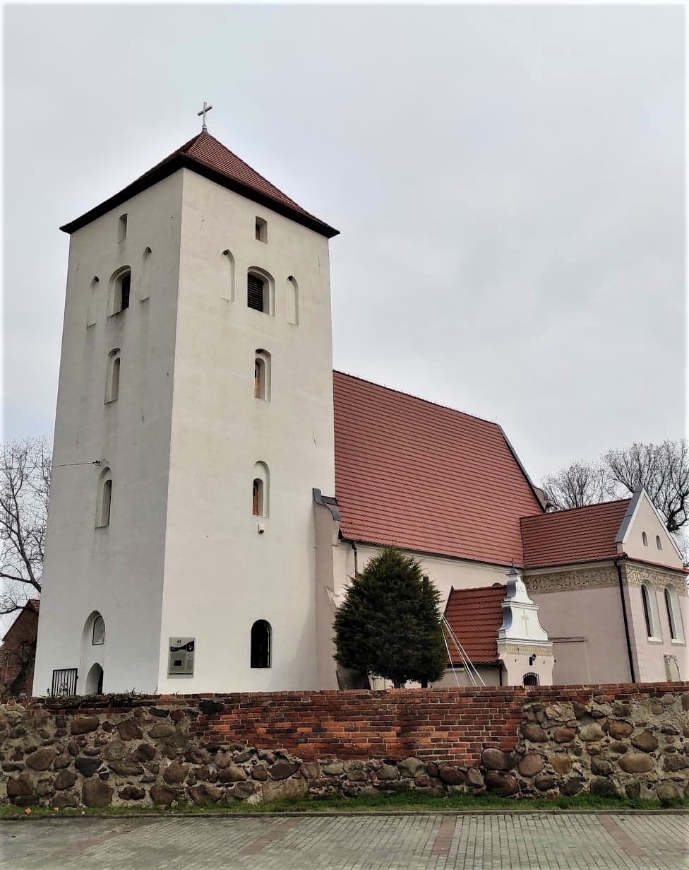 Kości&oacute;ł od strony wieży