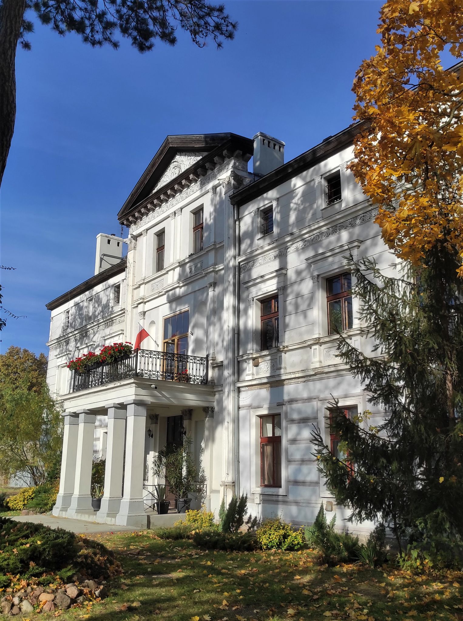 Pałac od frontu Pałac od frontu