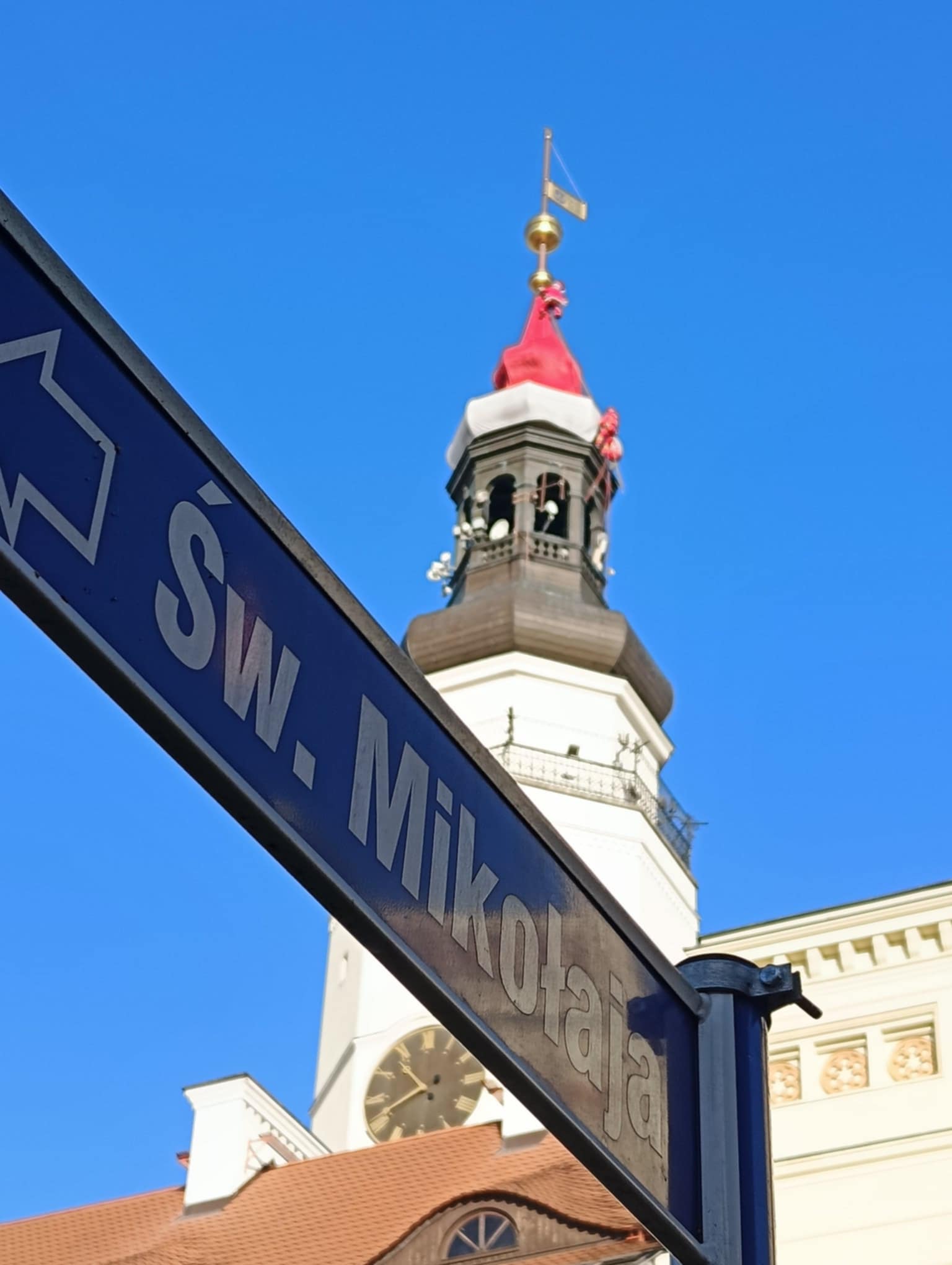 Widok na czapkę z wylotu ulicy św. Mikołaja