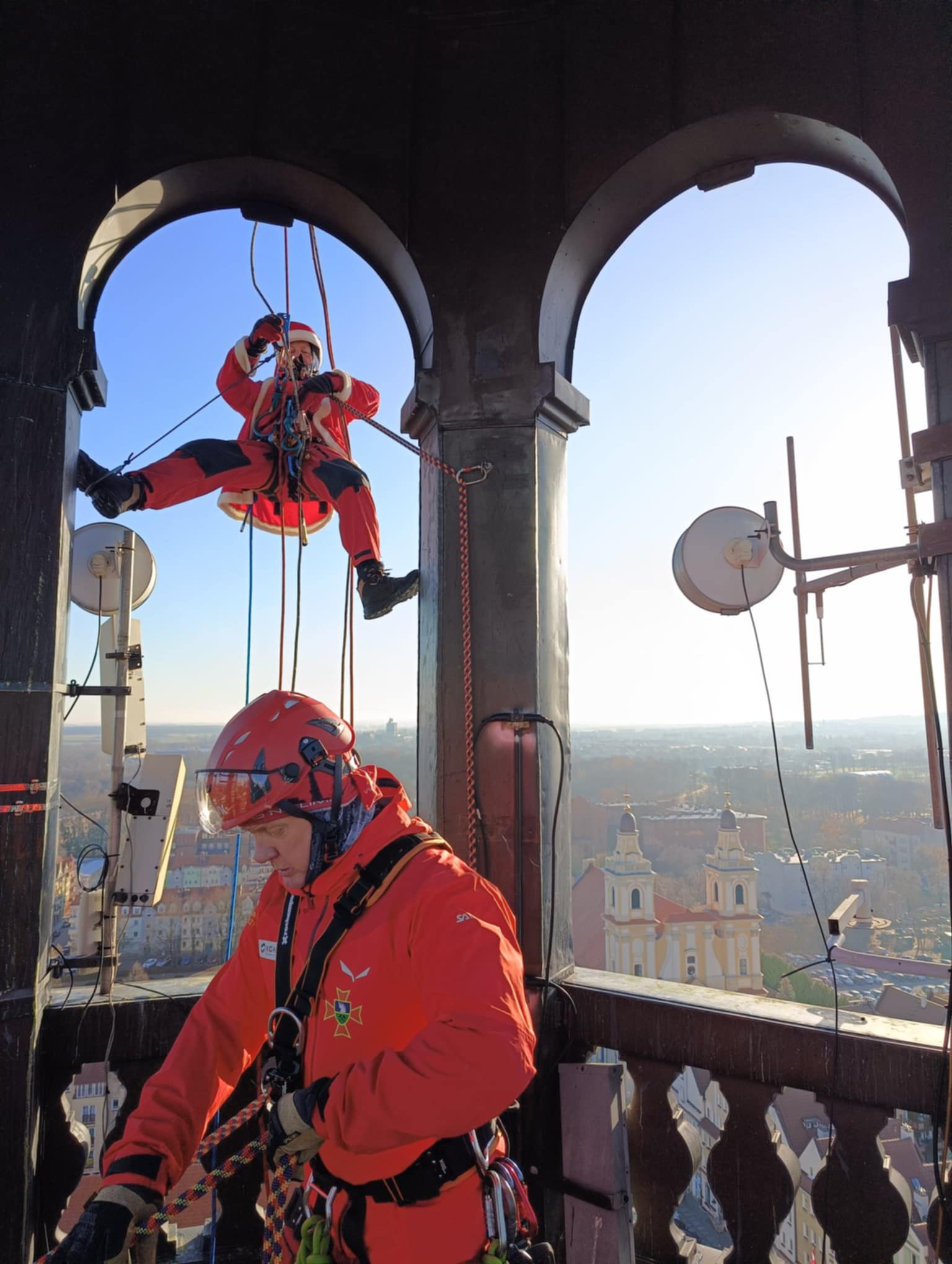 Alpiniści w trakcie pracy