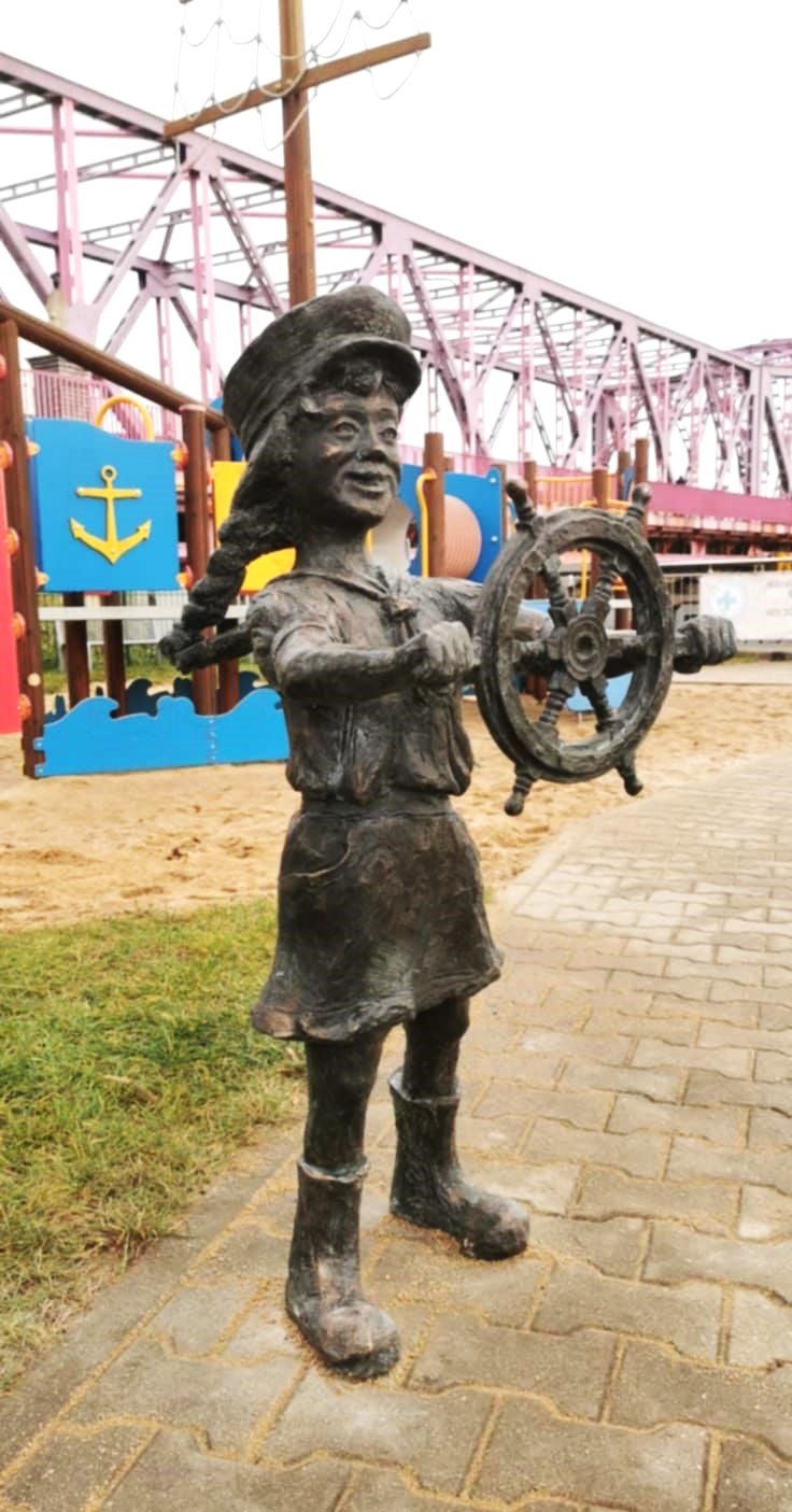 Figurka obok Mariny