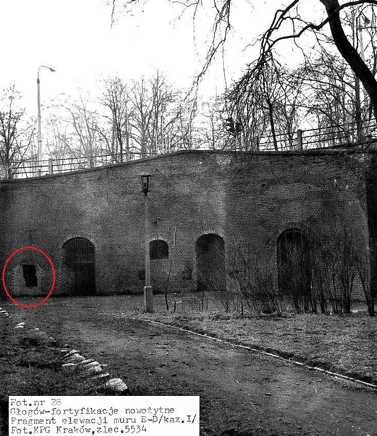 Niezabezpiecznone wejście do tunelu