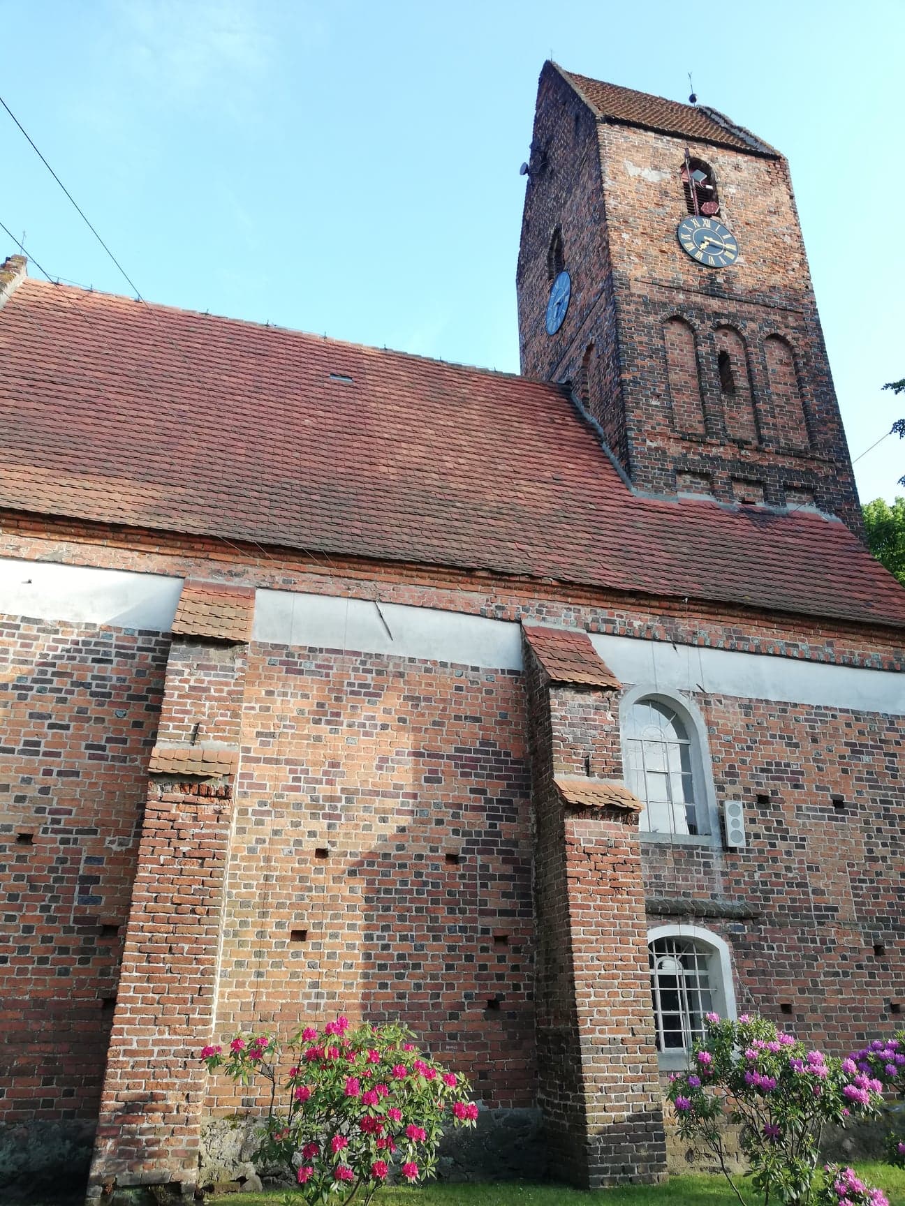 Kości&oacute;ł z zewnątrz