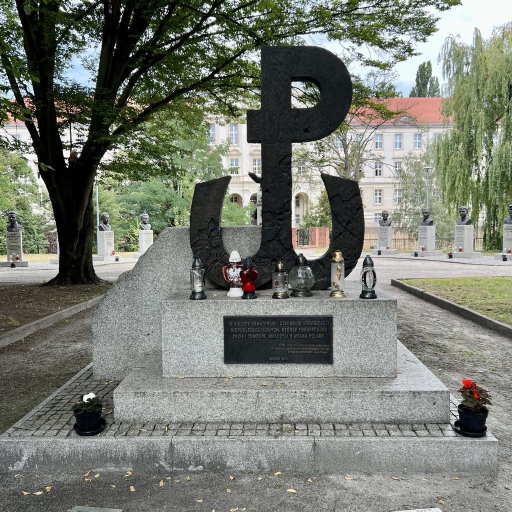 Pomnik podziemia niepodległościowego w Głogowie
