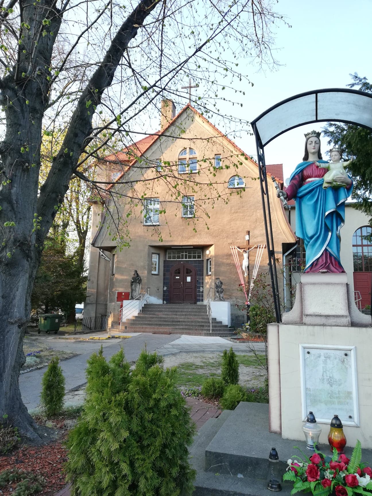 Kaplica dziś. Na pierwszym planie figura Matki Boskiej