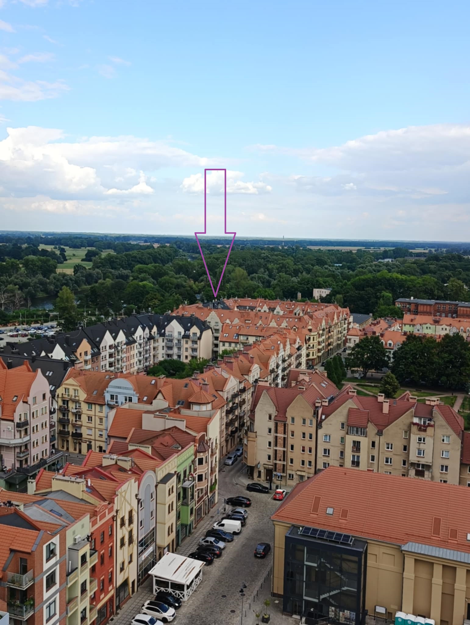 Widok z wieży ratuszowej w kierunku ul. Długiej Widok z wieży ratuszowej w kierunku ul. Długiej