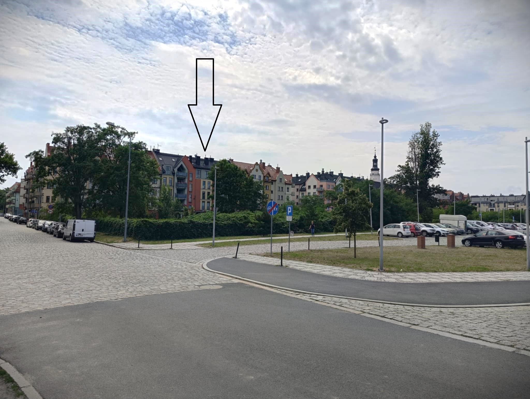 Widok na ul. Długą od strony Neptuna Widok na ul. Długą od strony Neptuna