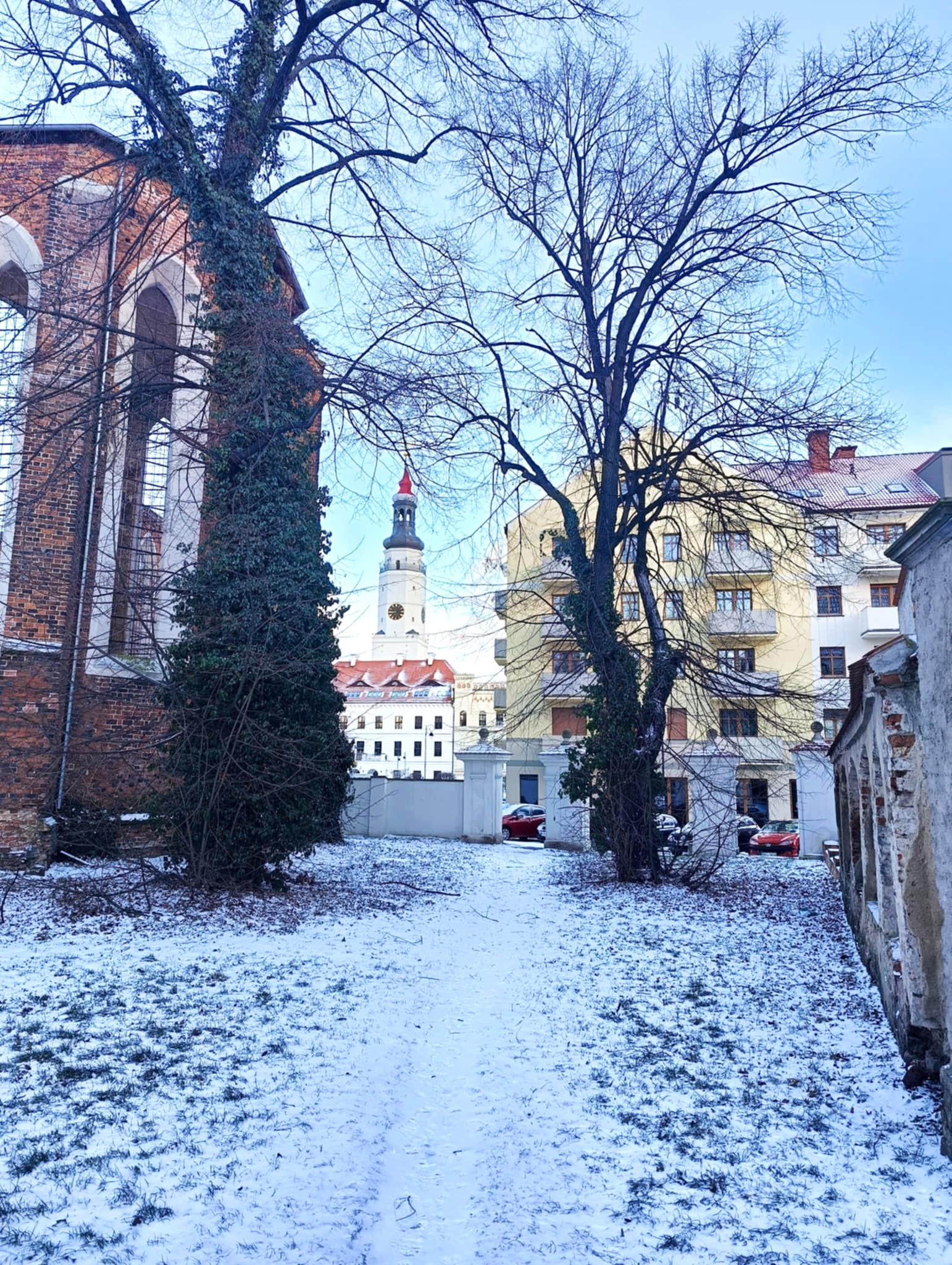 Teren za kościołem obecnie