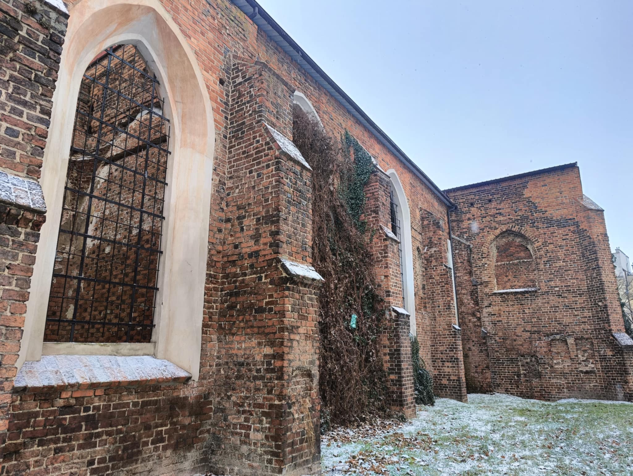 Nagrobki z cmentarza przy kościele św. Mikołaja - zdjęcie 9