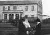11 - Szkola w Brzostowie 1963.jpg (32354 bytes)